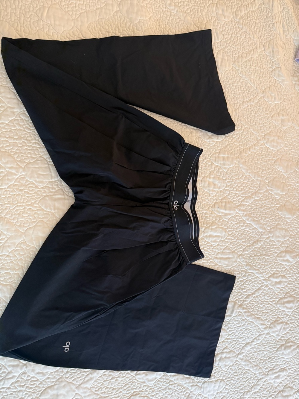ALO Yoga Wide Leg Pants in Black